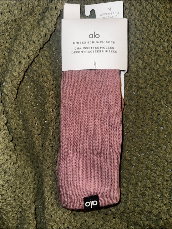 ALO Yoga Accessories - Alo unisex scrunch socks BNWT color smokey quartz purple size 8-11 perfect gift,